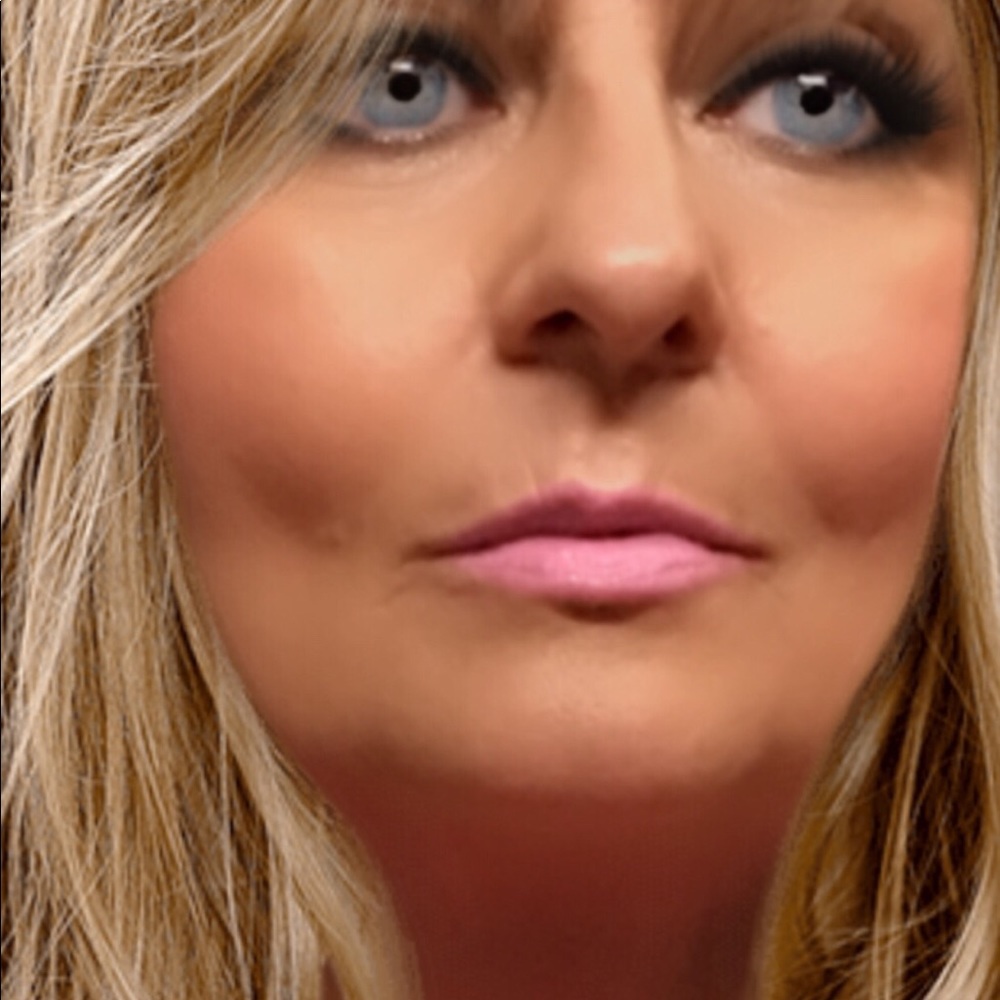 Meet your Posher, Cornelia